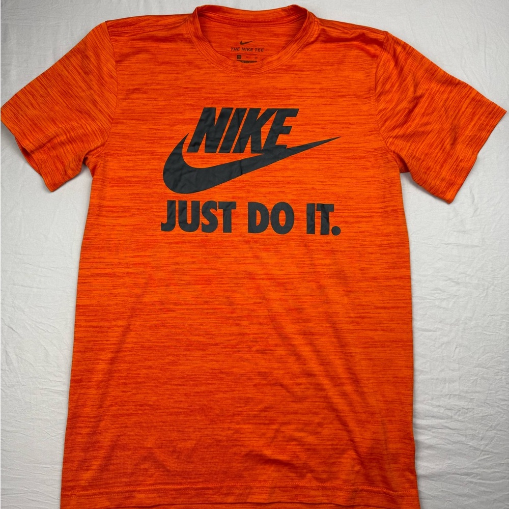 Nike Men’s Orange Heather Tee with Black Logo‎